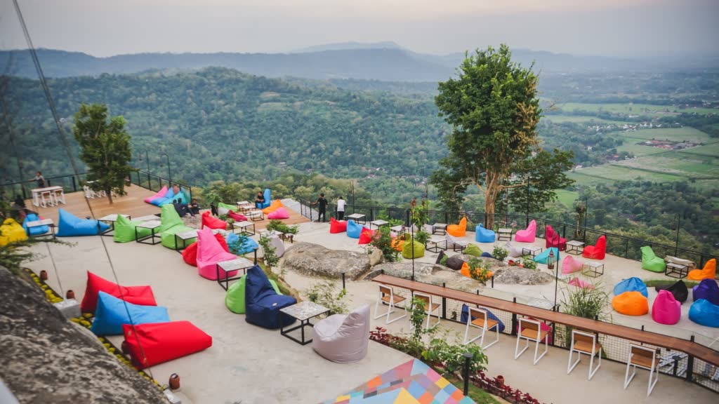 Obelix Hills: Rute, Daya Tarik, Harga Tiket Masuk dan Jam Buka