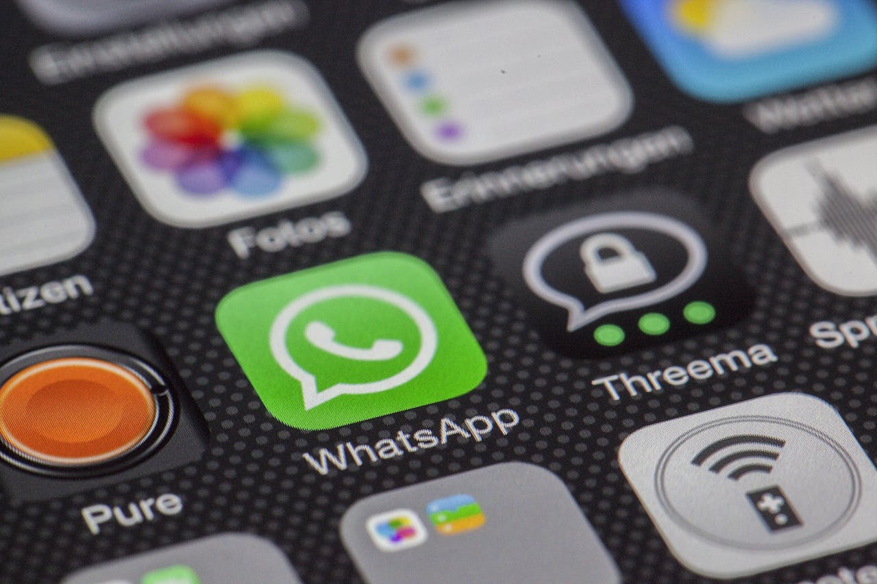 Pengguna iPhone Kini Bisa Gunakan WhatsApp sebagai Aplikasi Default Panggilan & Pesan