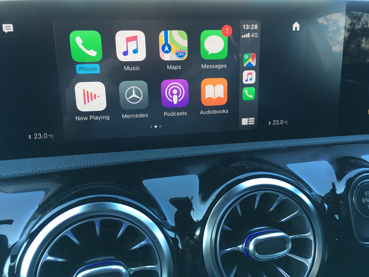 iOS 18.4, Pengguna Keluhkan Gangguan CarPlay dan Bug Aplikasi Tersembunyi
